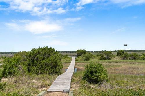 Kings Lynn Inn By Oak Island Accommodations