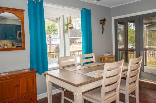 Island Hideaway By Oak Island Accommodations