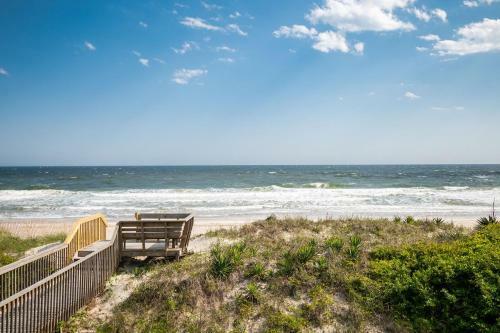 Sea And Sound By Oak Island Accommodations