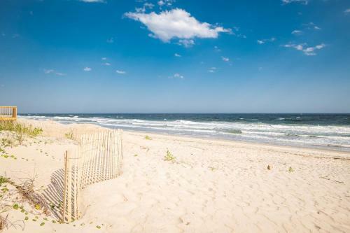 Sea And Sound By Oak Island Accommodations