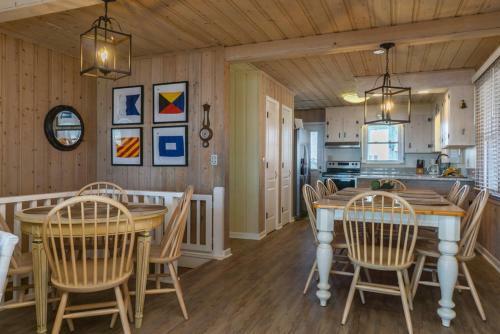 Sea And Stars By Oak Island Accommodations