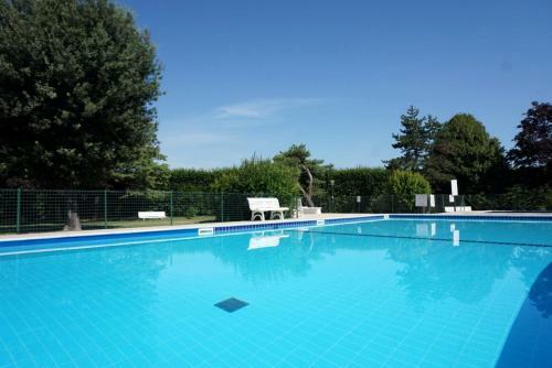 Cosy Two - Storey Villa With A Garden And A Shared Swimming Pool
