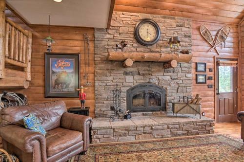 Duck Creek Village Chalet With Fire Pit And Decks