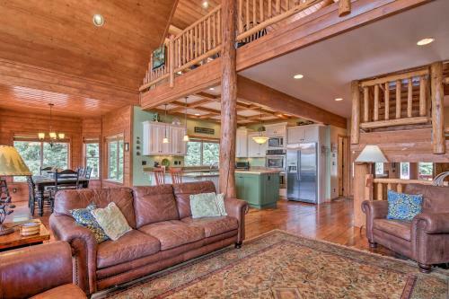 Duck Creek Village Chalet With Fire Pit And Decks