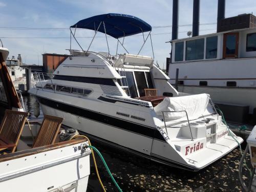 Frida - Waterfront Carver 30'