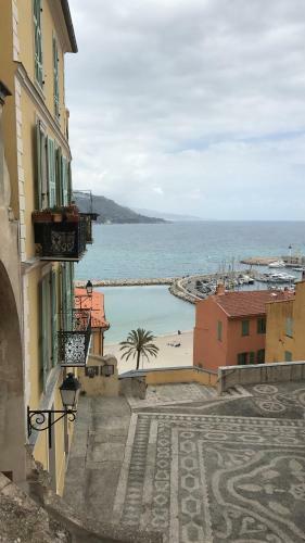 Apartamento Menton Nella Vecchia Citt� Con Vista Mare