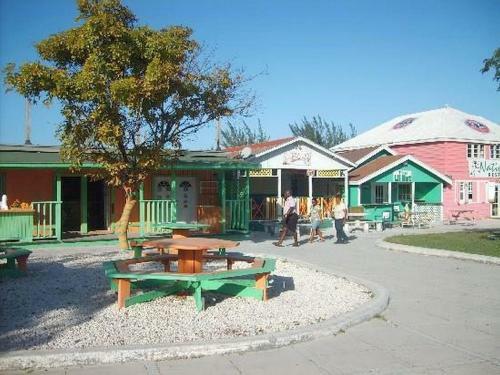 Two-bedroom Townhouse Near Coral Harbour Beach