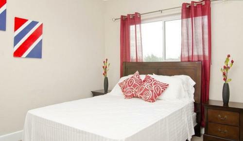 Two-bedroom Townhouse Near Coral Harbour Beach