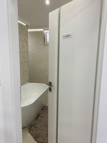 Amira Apartman