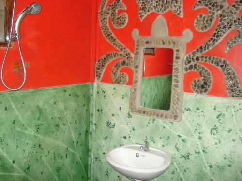 Hostal Eriono Guest House Bukit Lawang