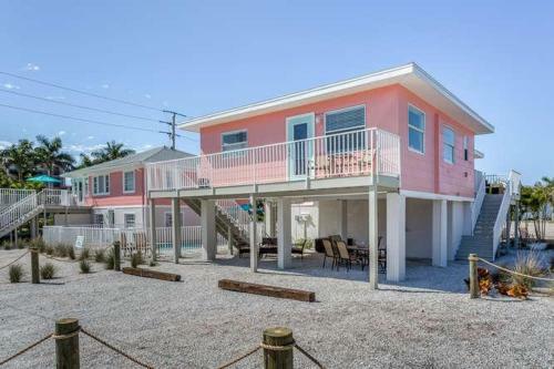 Flamingo Villas A Downstairs - Beautiful Beach Bungalow With Pool