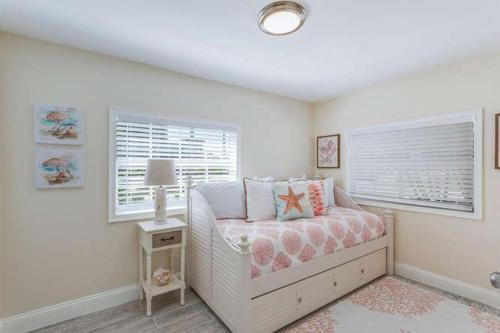Flamingo Villas A Downstairs - Beautiful Beach Bungalow With Pool