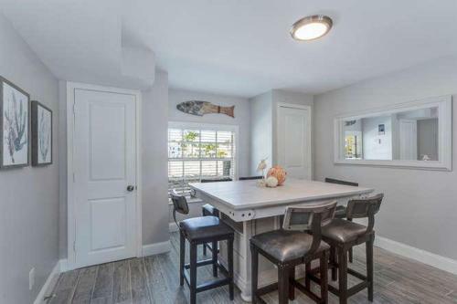 Flamingo Villas A Downstairs - Beautiful Beach Bungalow With Pool