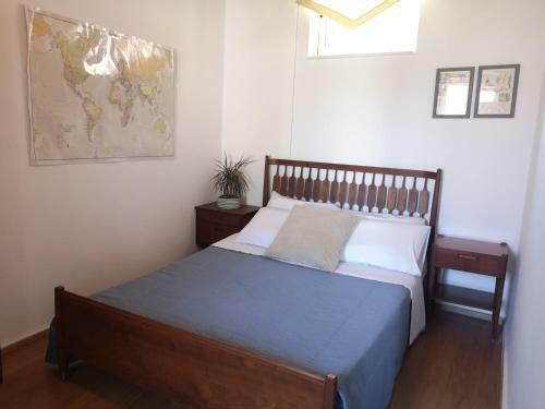 Cozy House With Flowery Courtyard In Notable Location