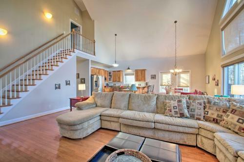 Blue Ridge Home With Mtn Views And On-site Skiing!