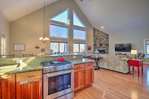 Blue Ridge Home With Mtn Views And On-site Skiing!