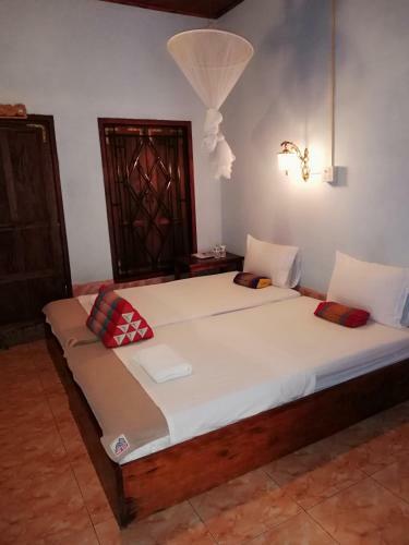 Hostal Nam Ou River Lodge