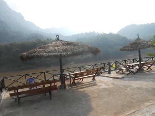 Hostal Nam Ou River Lodge