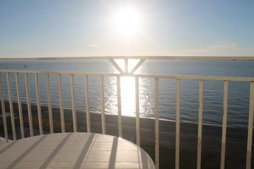 J.r Apartment In The Sea