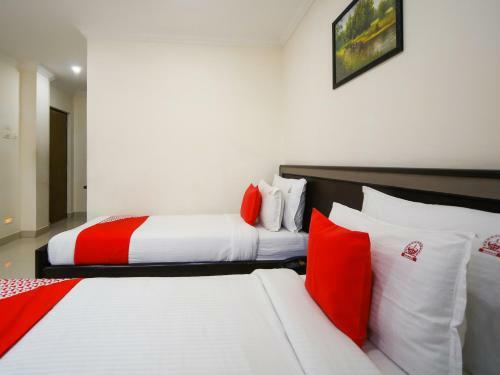 Hotel Pleasant Stays - Near Airport