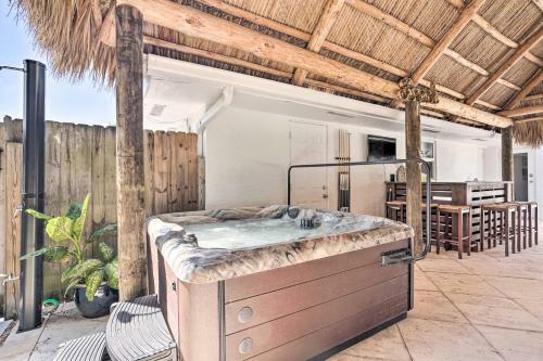 Tropical Palm Beach Escape With Outdoor Paradise!