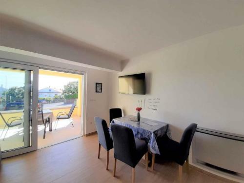 Apartment In Krk - Insel Krk 40650