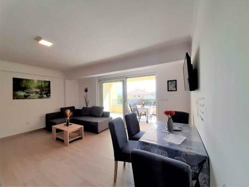 Apartment In Krk - Insel Krk 40650
