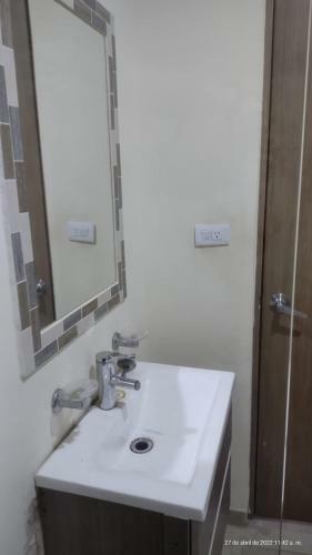 Hostal Prado Station Hotel