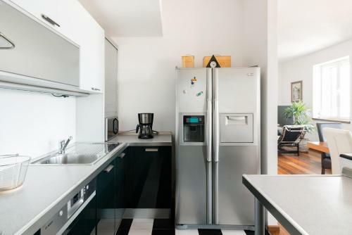 Sunny Seafront Apartment Dolphin