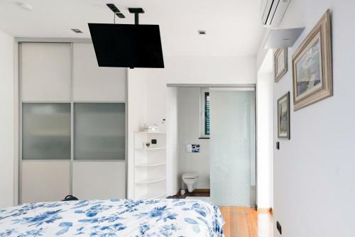 Sunny Seafront Apartment Dolphin