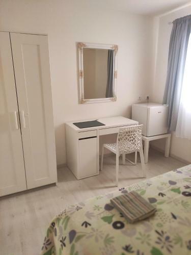 Hostal Adriana Downtown Guesthouse