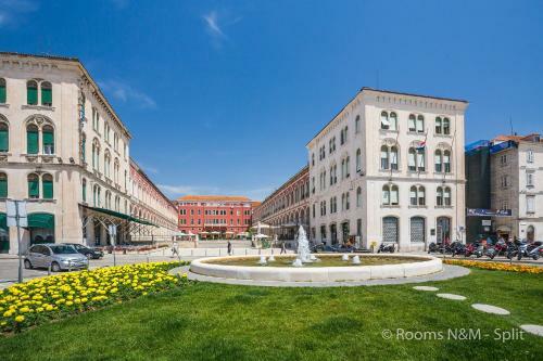 Hostal Rooms N&m