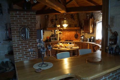 Bed & Breakfast Le Mas Des Mathes, Chambres D'h�tes, Studios