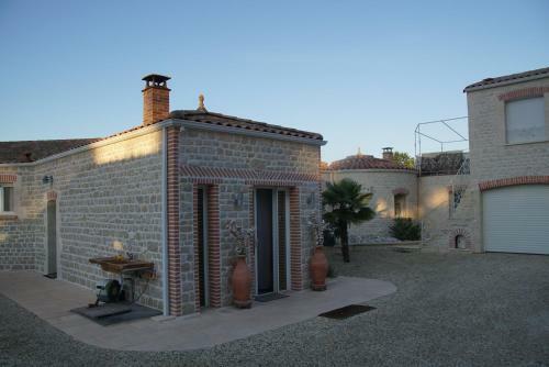 Bed & Breakfast Le Mas Des Mathes, Chambres D'h�tes, Studios