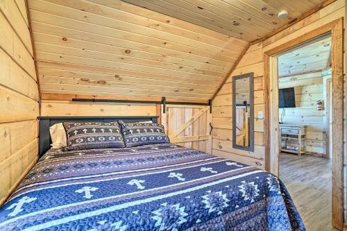 Serene Lakefront Cabin With Deck And Fire Pit!