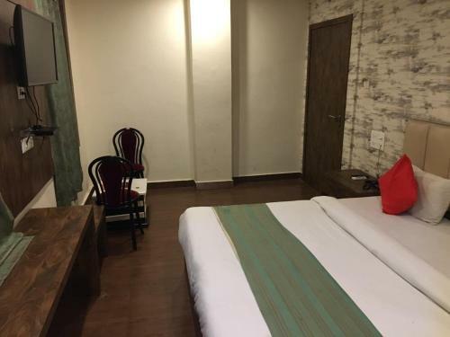 Hotel Janki Inn - Hotel In Sigra
