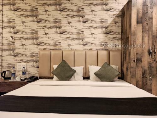 Hotel Janki Inn - Hotel In Sigra