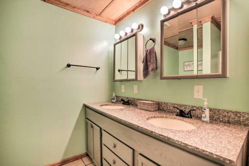 Benton House With Grill, Private Dock And Lake Access!