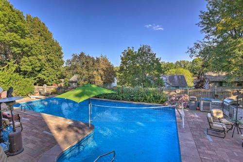Apartamento Deluxe Omaha Escape With Game Room, Pool Access