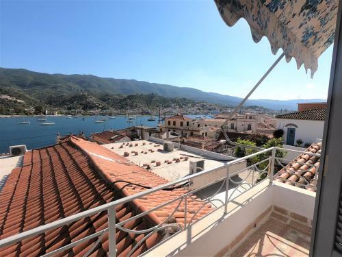 Villaki Poros House