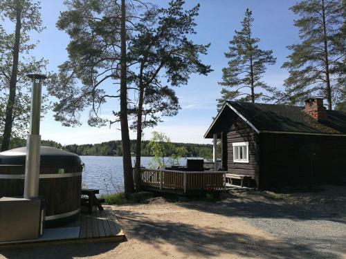 Antinkallio Lakeside Cape