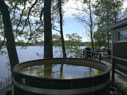 Antinkallio Lakeside Cape