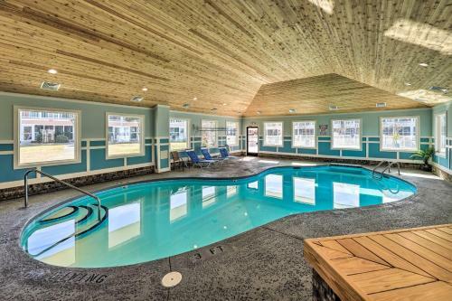Apartamento Oceanside Emerald Isle Condo, Steps To Beach!