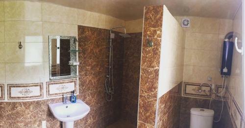 Hostal Guest House On Tamar Mepe 3