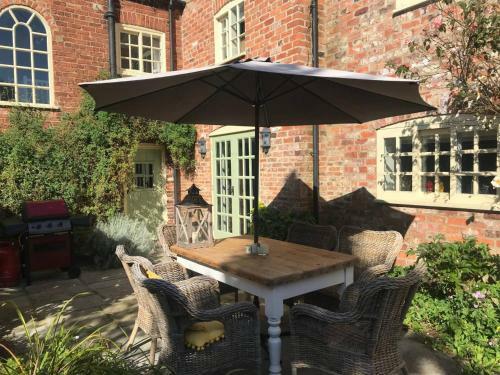 Country Chic In Unique English Village