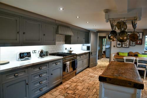 Country Chic In Unique English Village