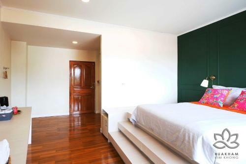 Hostal Buakum Resort (river)