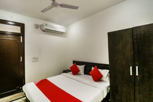 Oyo 28749 Hotel Atharv