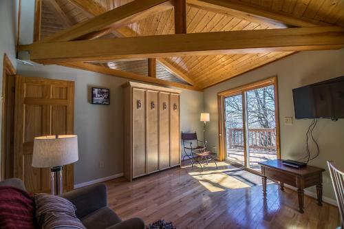 A Nest With A View - Stunning Views, Updated Kitchen, 5 Mins To Blowing Rock
