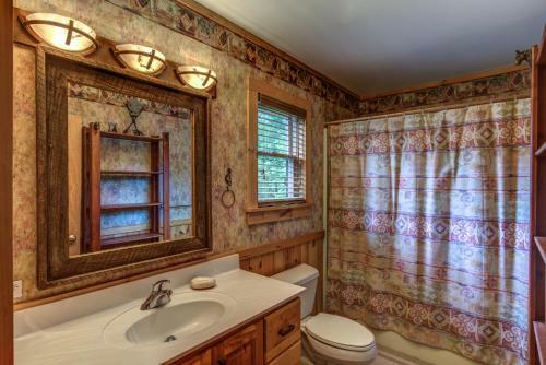Altitude Adjustment - Seven Devils Cabin With Hot Tub, Pet Friendly, Fireplace